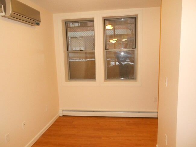 Building Photo - 48 Burbank St