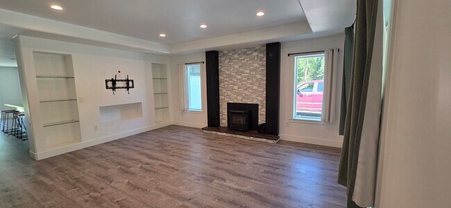 Foto del edificio - Stunning Modern 3-Bed/2-Bath | Covered Patio & Large Fenced Yard | Dog Friendly!