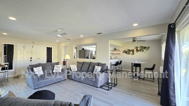 Foto del edificio - 4279 Island Cir