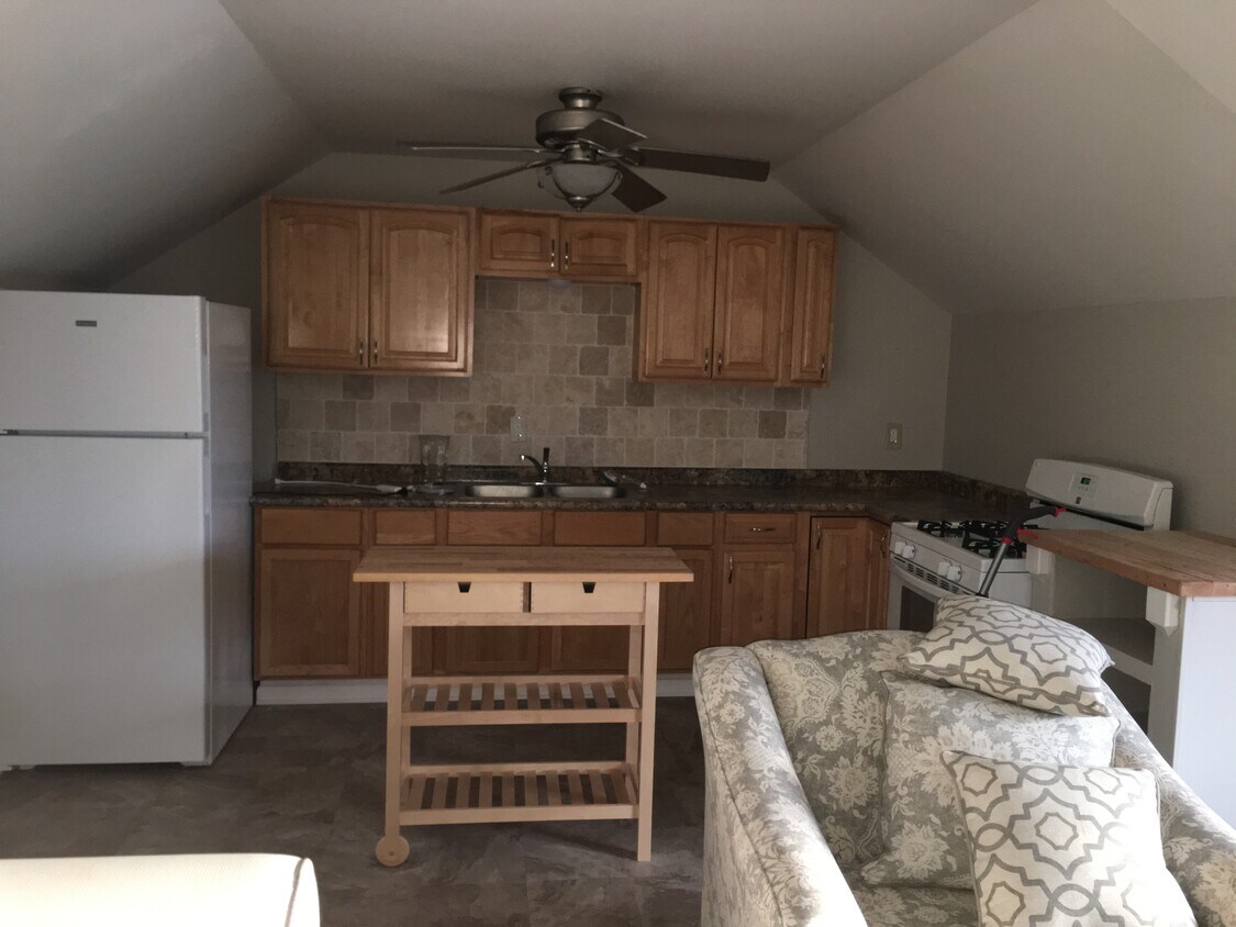 Kitchen - 23101 Pilcher Rd
