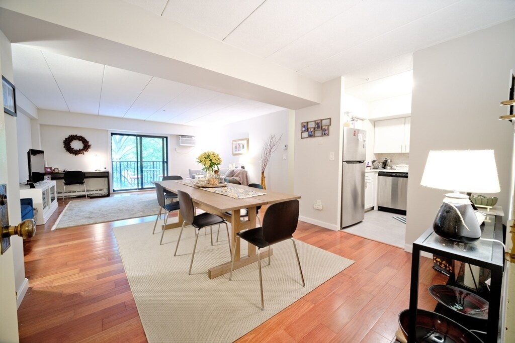 Foto principal - 135 Pleasant St