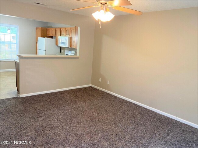 Building Photo - 217 Palace Cir