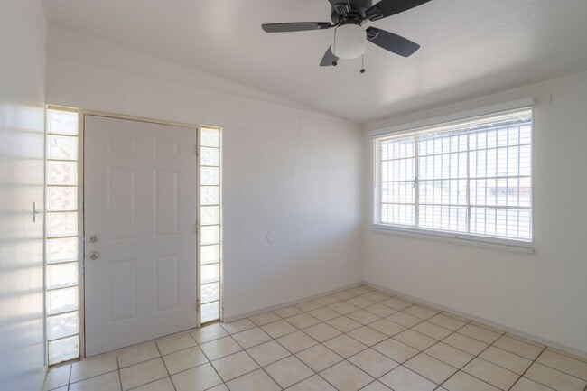 Foto del edificio - 3 Bedroom with Bonus Room and with Large Y...