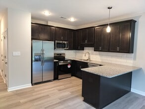 Building Photo - 1051 McKay Dr