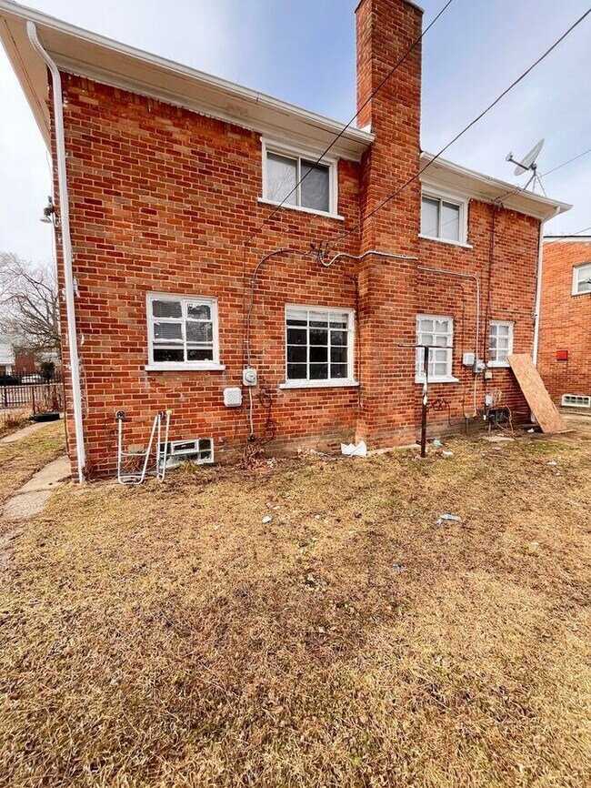 Foto del edificio - Charming 2-Bedroom Duplex Home / Pet-Frien...