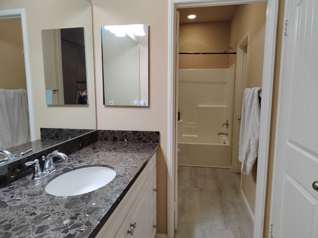 Building Photo - 5867 Berryhill Dr