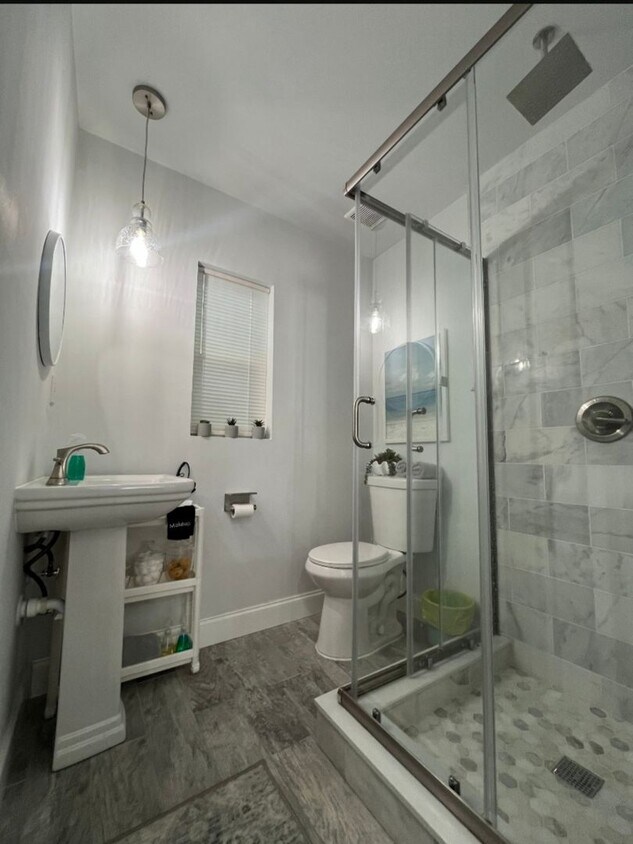 Foto del edificio - SINGLE OCCUPANCY EFFICIENCY FOR RENT