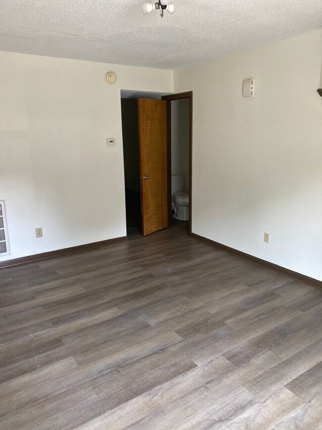 Foto del edificio - Newly Upgraded Townhouse