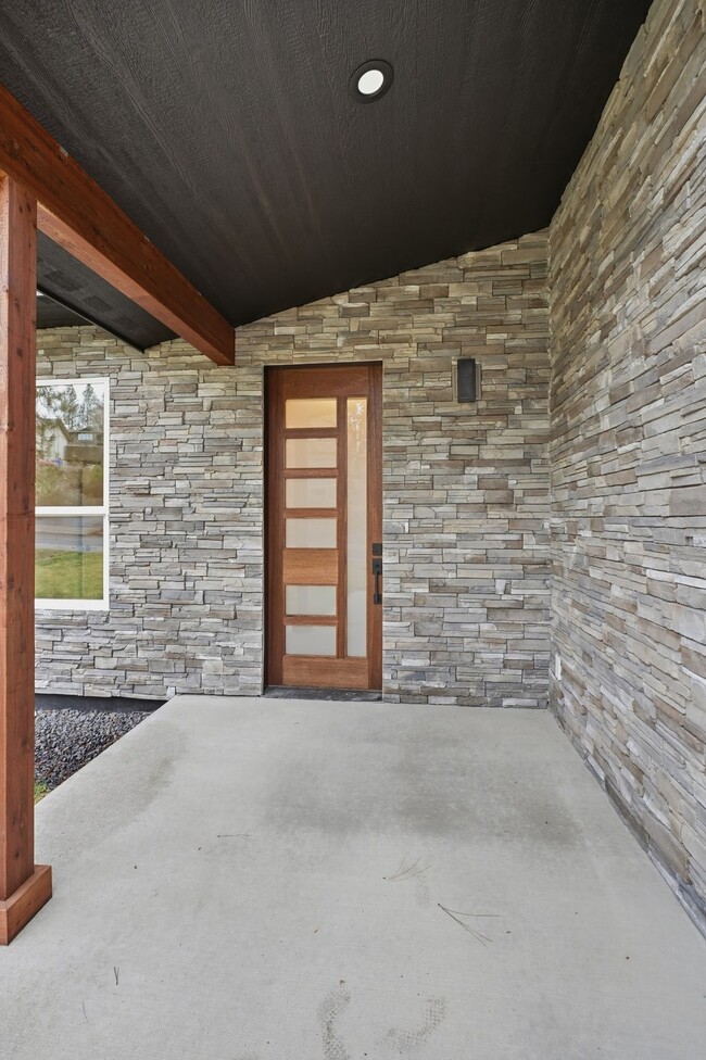 Building Photo - 2418 E Casper Dr