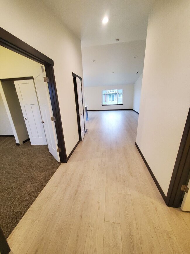 Foto del edificio - 6609 Sockeye Ln