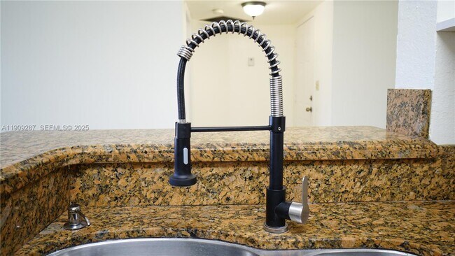 Foto del edificio - 15231 SW 80th St