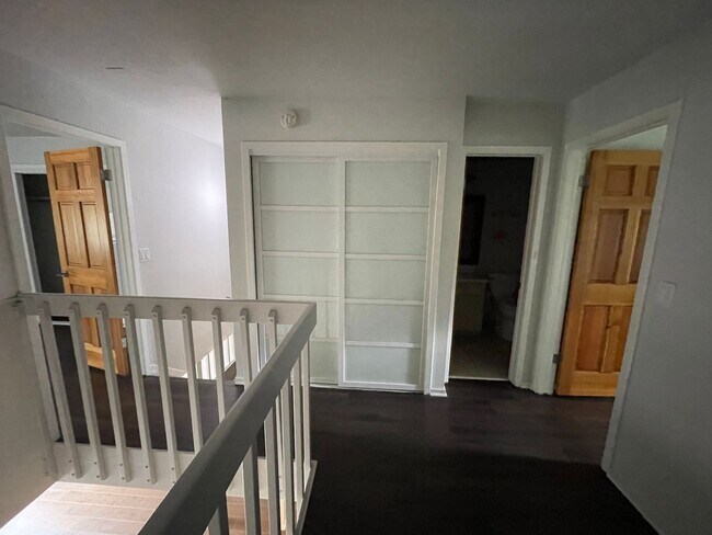 Building Photo - Modern 2 Story 2 Bed/1.5 Bath Condo on Wes...