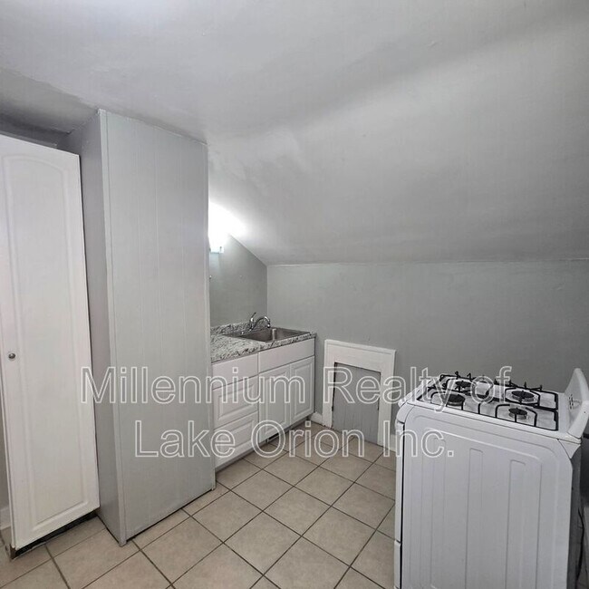 Foto del edificio - 77 E Fairmount Ave