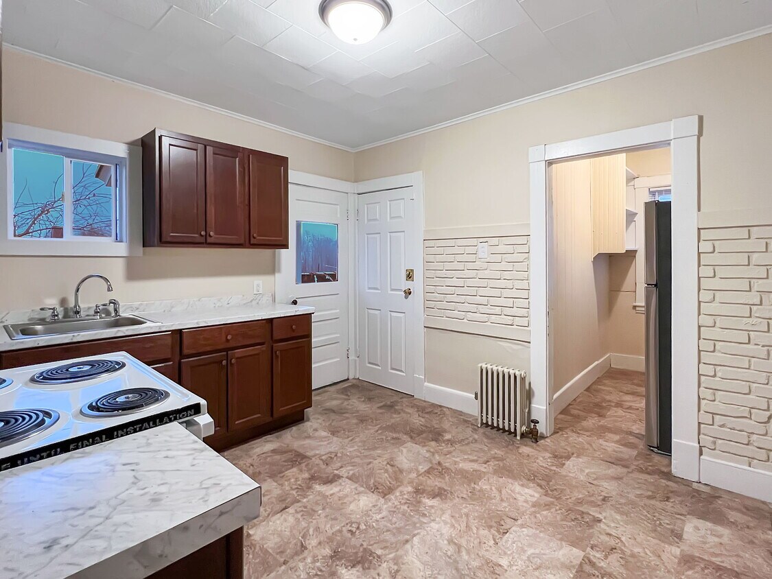 192 Leyfred Terrace, Springfield, MA 01108 Townhome Rentals in