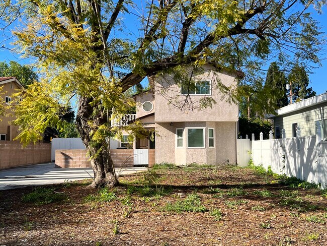 Building Photo - 17425 Los Alimos St