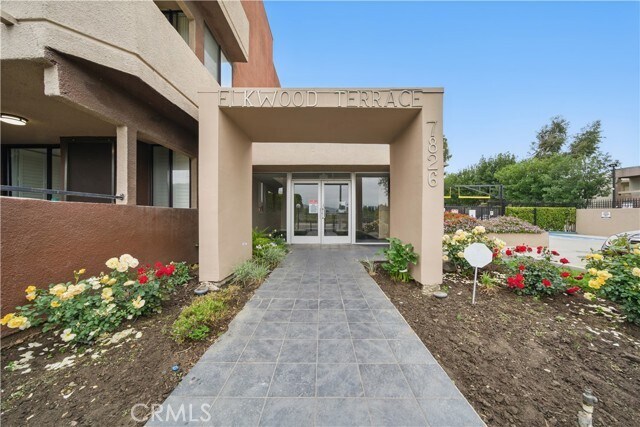 Foto del edificio - 7826 Topanga Canyon Blvd