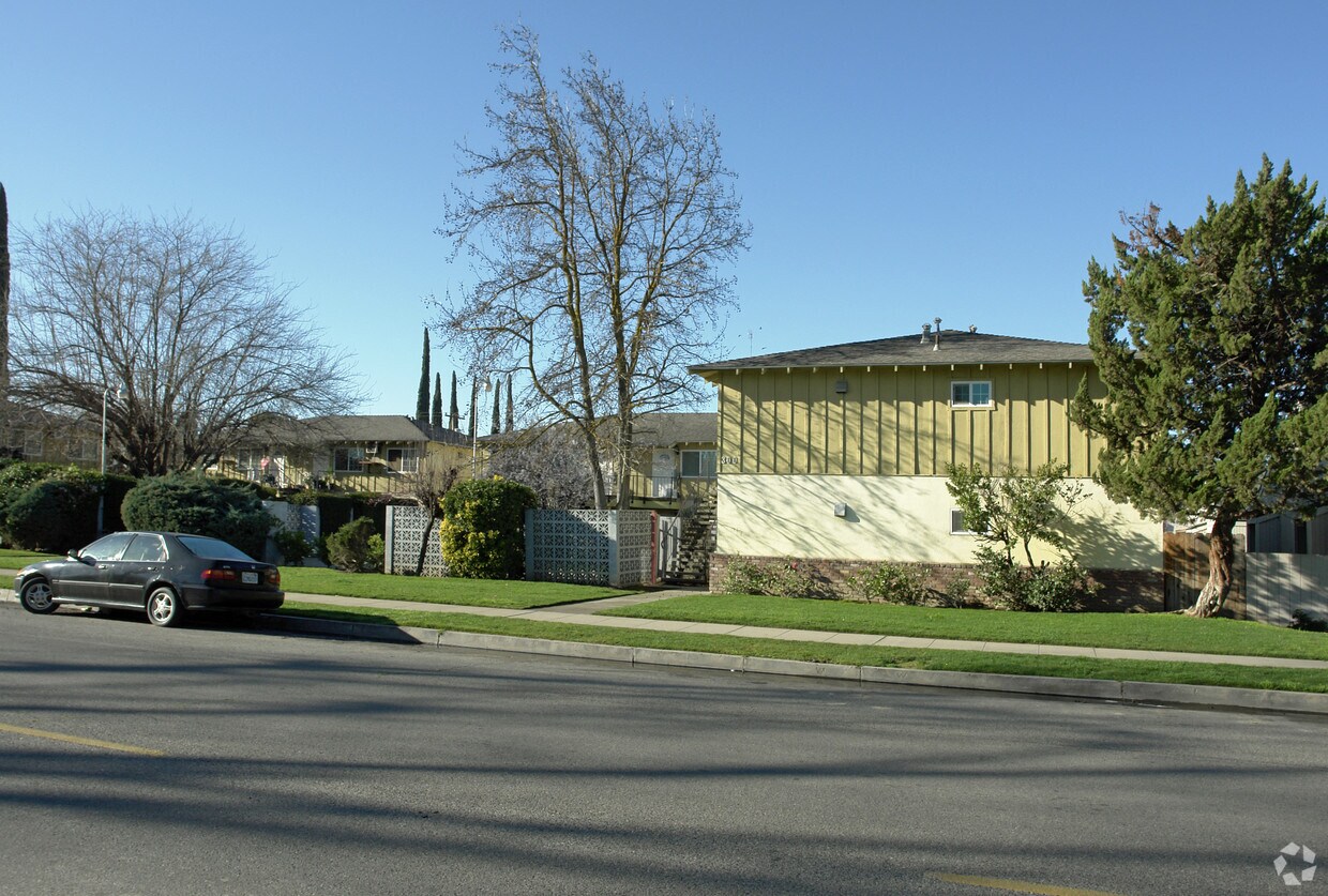 Primary Photo - 300-312 S A St