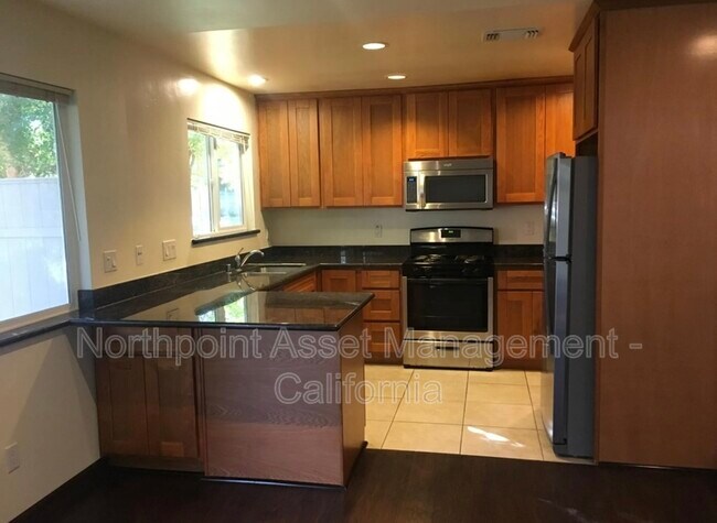 Foto del edificio - 1229 Jonas Ave