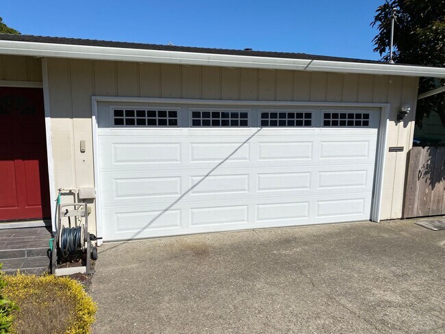 Foto del edificio - Beautiful Pacific Grove Home