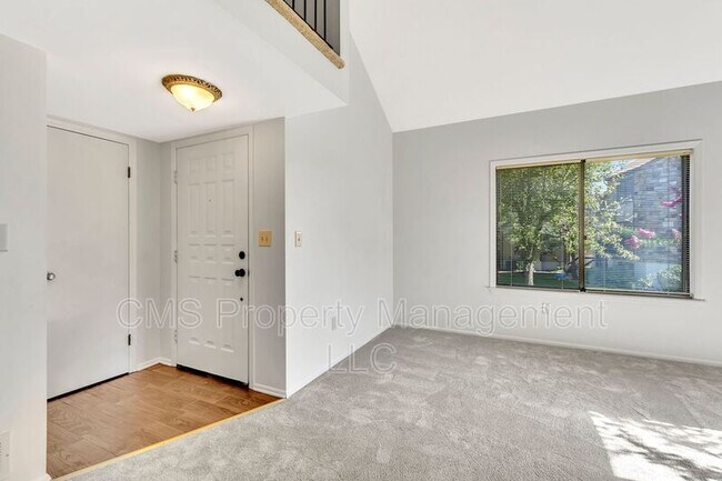 Foto del edificio - 42 Emerald Ln