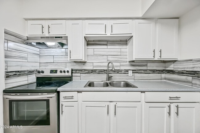 Foto del edificio - 1744 W Glendale Ave