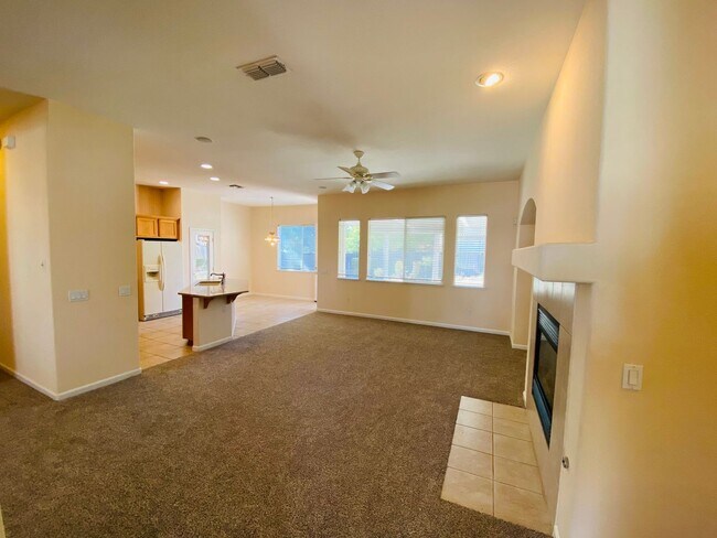 Foto del edificio - Absolutely Beautiful Home in 55+ Community