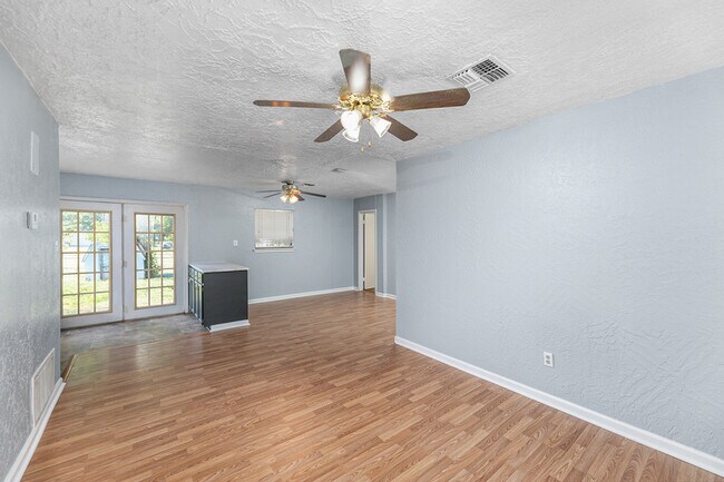 Building Photo - 6437 NW Compass Dr