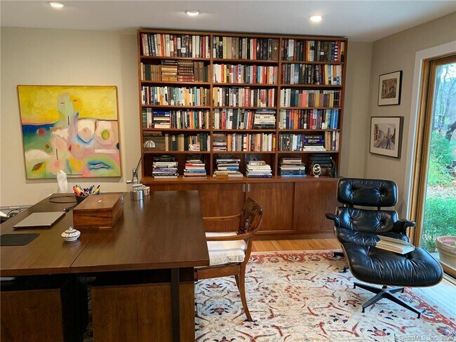 Foto del edificio - 9 Woods Grove Rd
