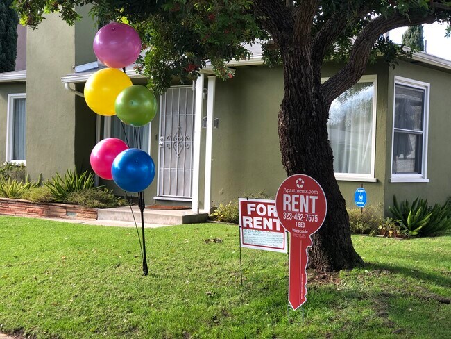 Building Photo - 1033 Pearl St