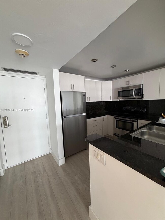 Building Photo - 600 NE 36th St