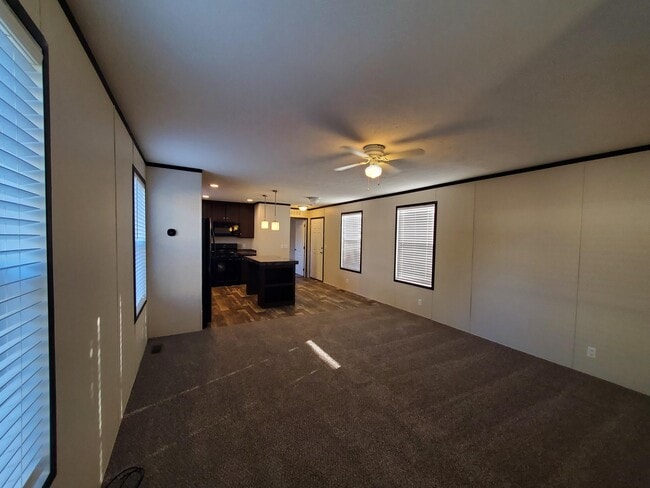 Building Photo - 6 Meadowlark Dr