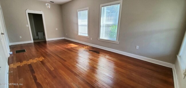 Building Photo - 1883 Southampton Rd