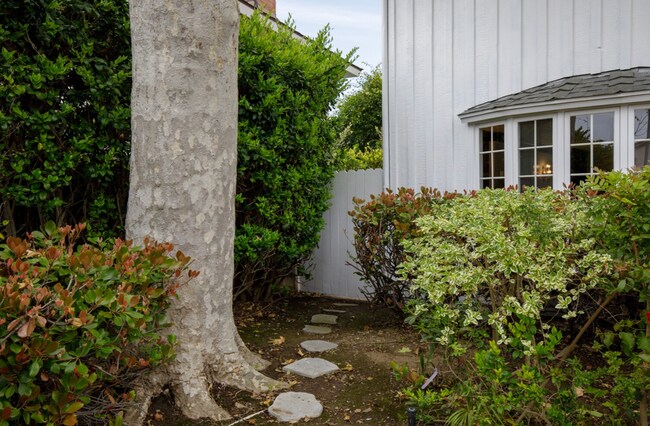 Building Photo - 16842 Harkness Cir