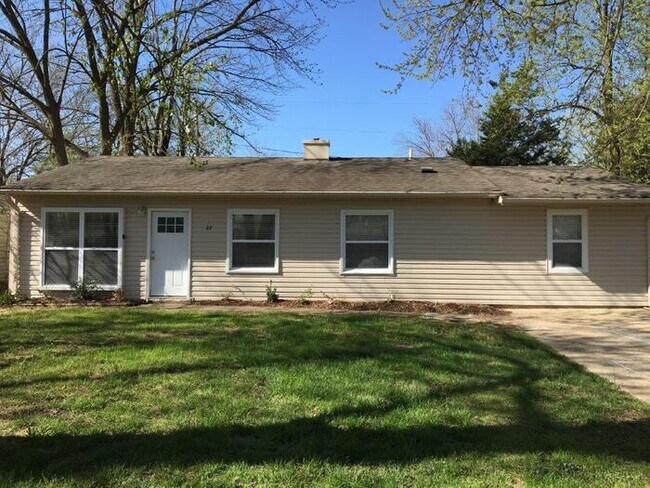 Building Photo - 27 Steeplechase Dr