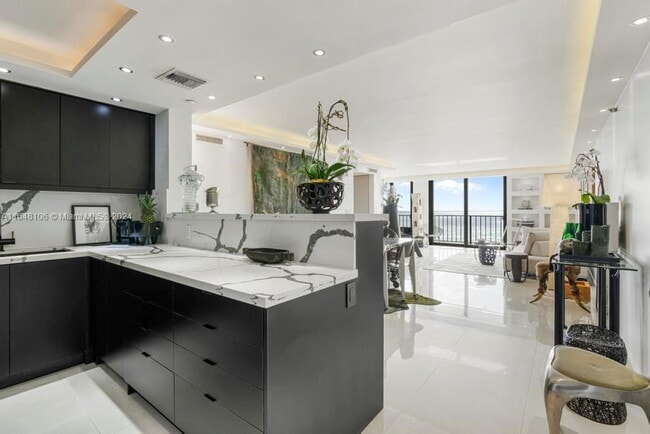 Photo - 2625 Collins Ave Apartment