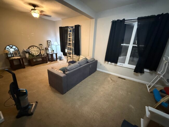 Building Photo - 206 N Main Ave