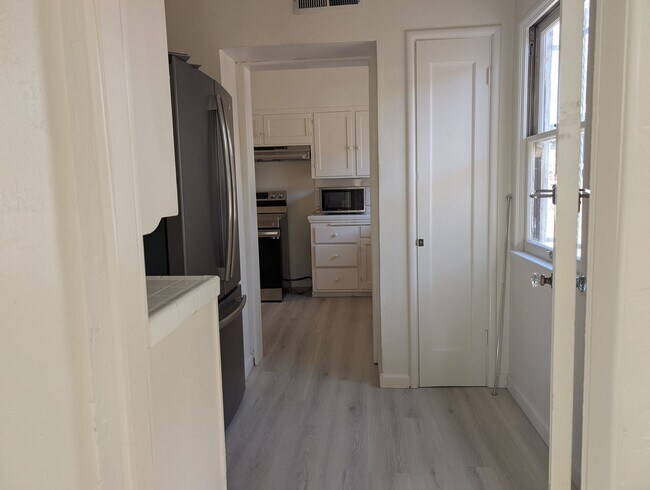 Foto del edificio - Taylor Wheeler built Fresno High Area home offering wonderful amenities + separate 1 bedroom suite.