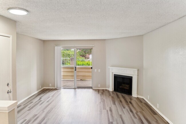 Building Photo - Crown Point Apartments