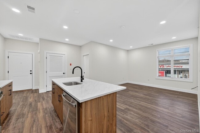 Building Photo - 19 Welling Pl