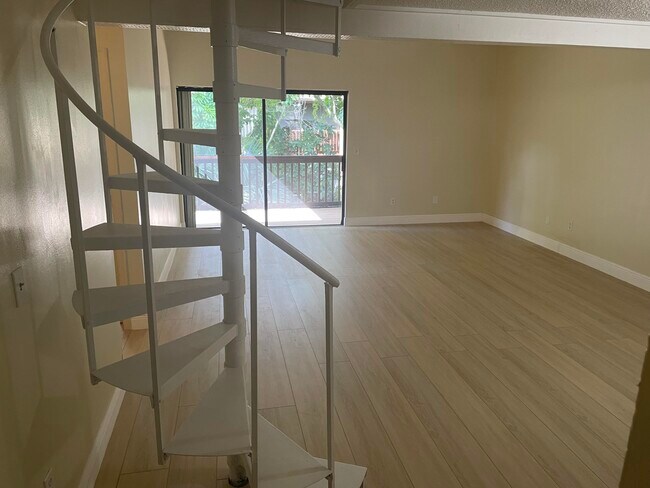 Foto del edificio - 2204-2204 Lakeview Dr E