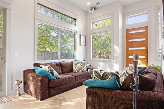 Foto del edificio - 5007 Delores Ave