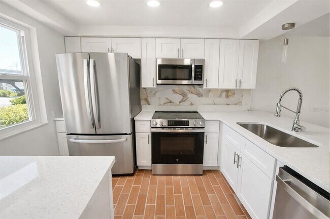 Foto del edificio - 4308 Summersun Dr