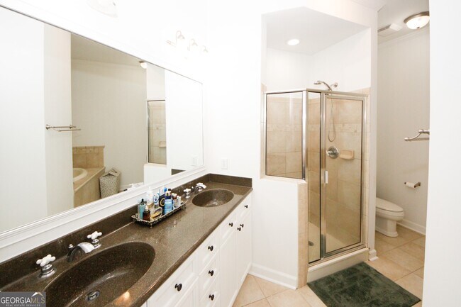 Building Photo - 11 Perimeter Center E