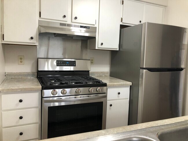 Foto del edificio - 10673 Grouse St NW