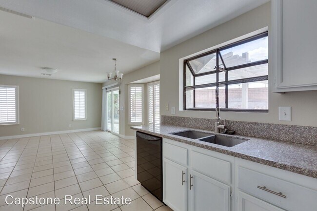 Building Photo - 3 br, 2.5 bath House - 700 Kelso Way