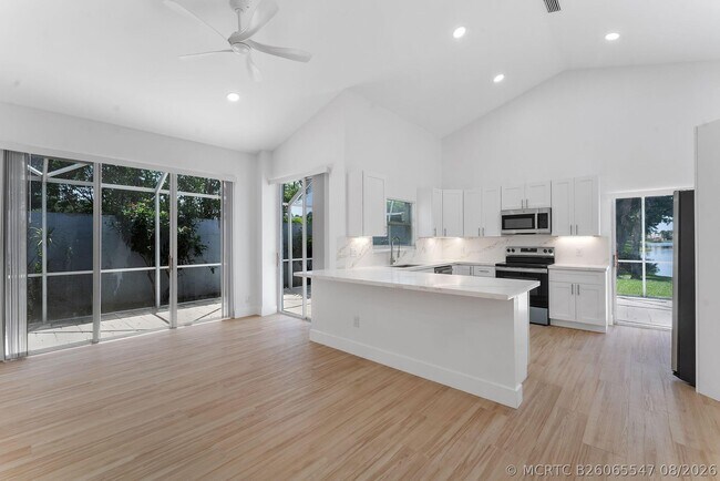 Foto del edificio - 897 Dickens Pl
