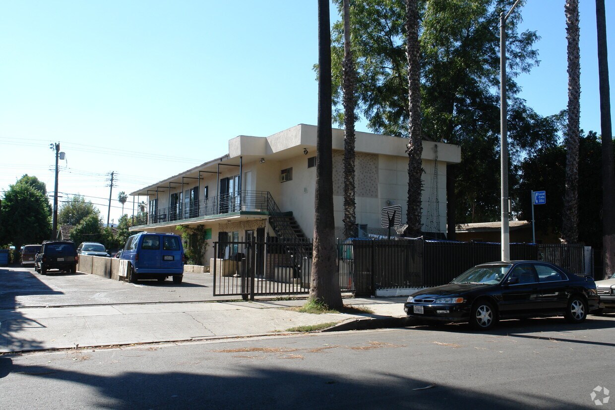 Primary Photo - 14716 Erwin St