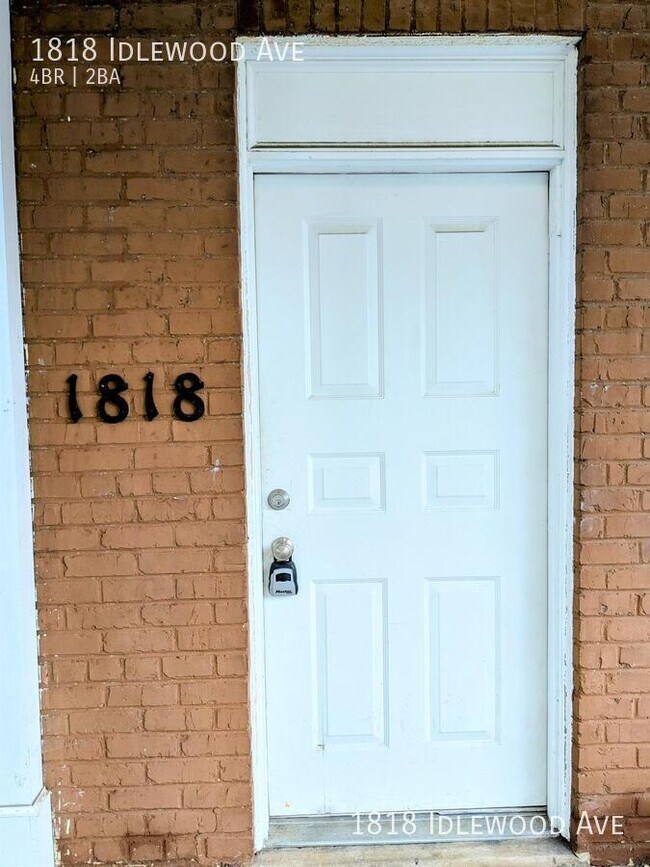Foto del edificio - Modernized 4-Bedroom Home in Randolph!