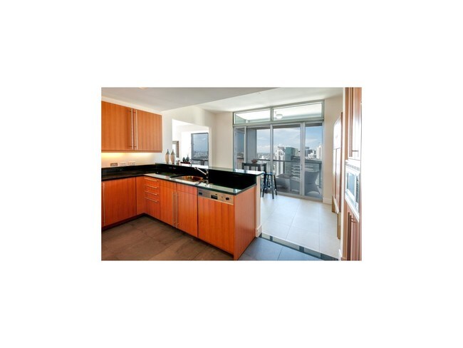 Building Photo - 1425 Brickell Ave