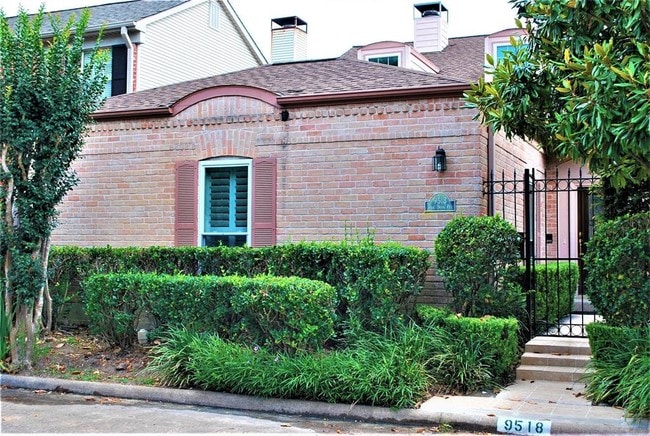 Building Photo - 9518 Bayou Brook St